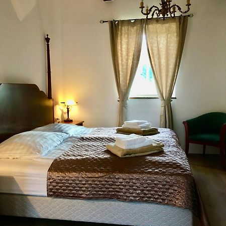 Jokai Vendeghaz Homokkomarom Buitenkant foto