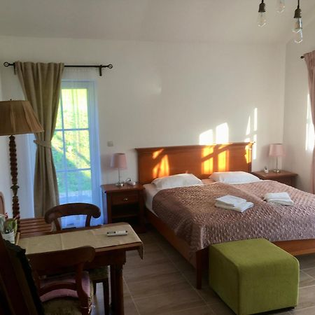 Jokai Vendeghaz Homokkomarom Buitenkant foto