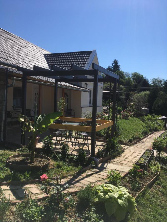 Jokai Vendeghaz Homokkomarom Buitenkant foto