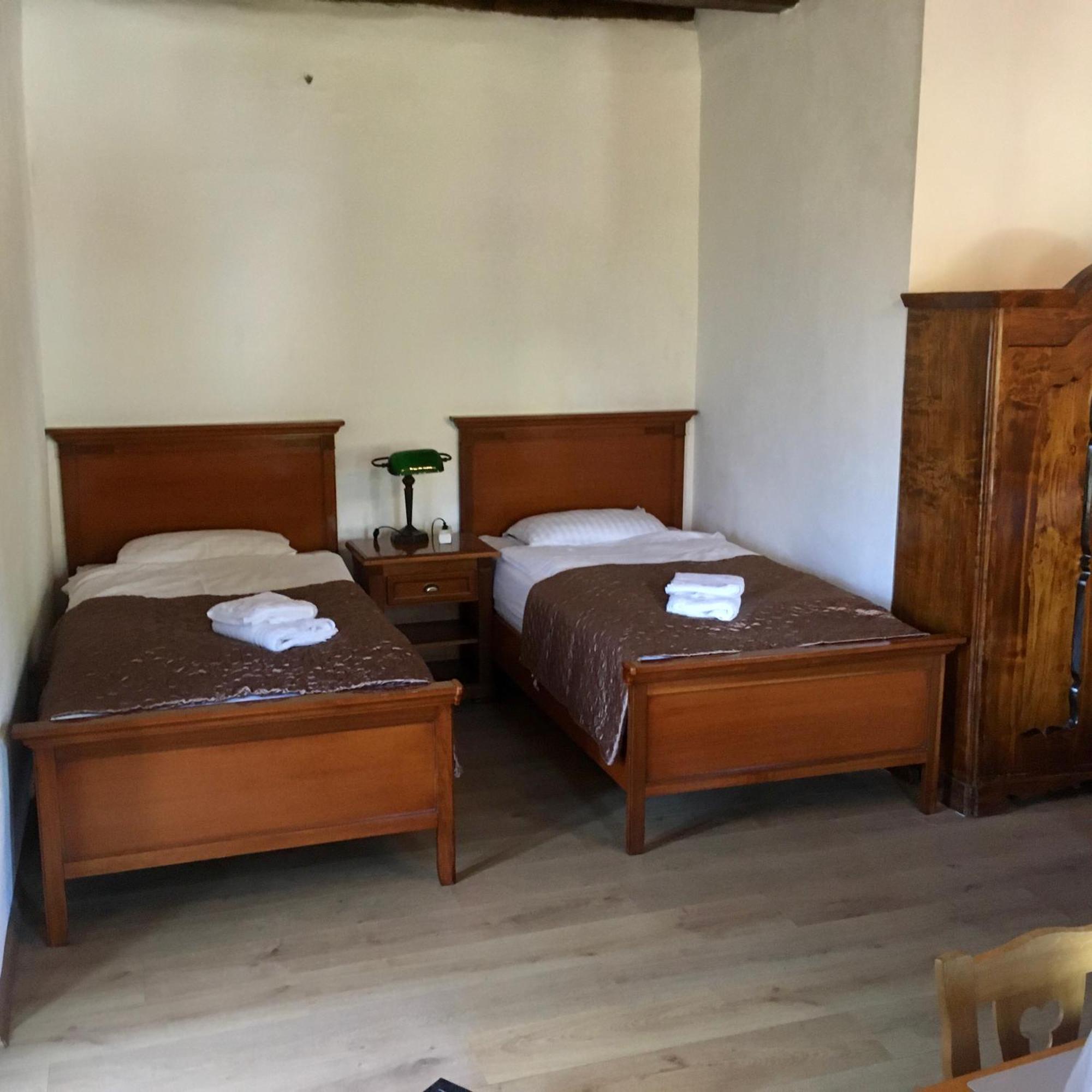 Jokai Vendeghaz Homokkomarom Buitenkant foto