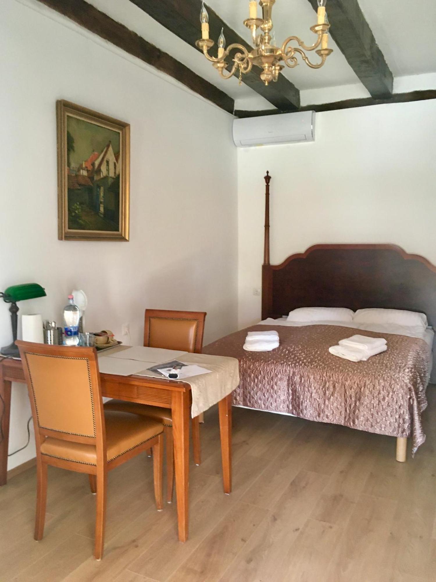 Jokai Vendeghaz Homokkomarom Buitenkant foto